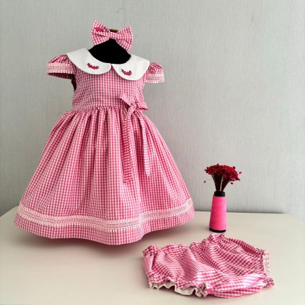 Vestido e tapa fraldas